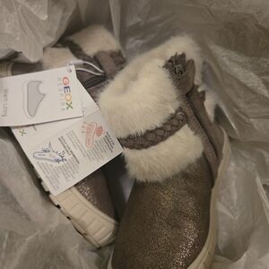 NWT Geox Kids' Shimmering Brown Boots with White Fur  Price Is Firm🎈🎈